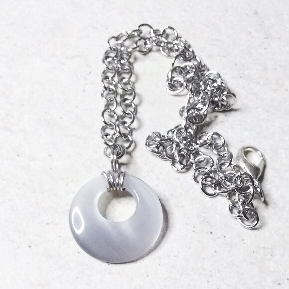 Shimmering Silver/Grey CatsEye Pendant + 19" Adjustable Stainless Steal Chain - Picture 3 of 9